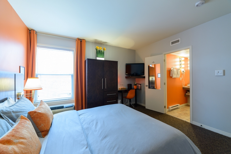 206 Champlain Room Official website of the Auberge aux deux lions hotel